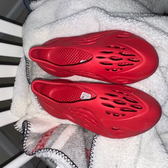 Yeezy Foam Runner Vermillion - Picture 1 of 4